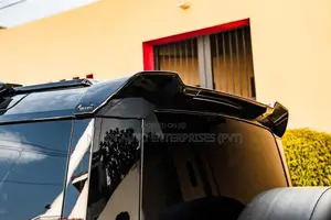 Land Rover Defender Easter Dark Edition 2023