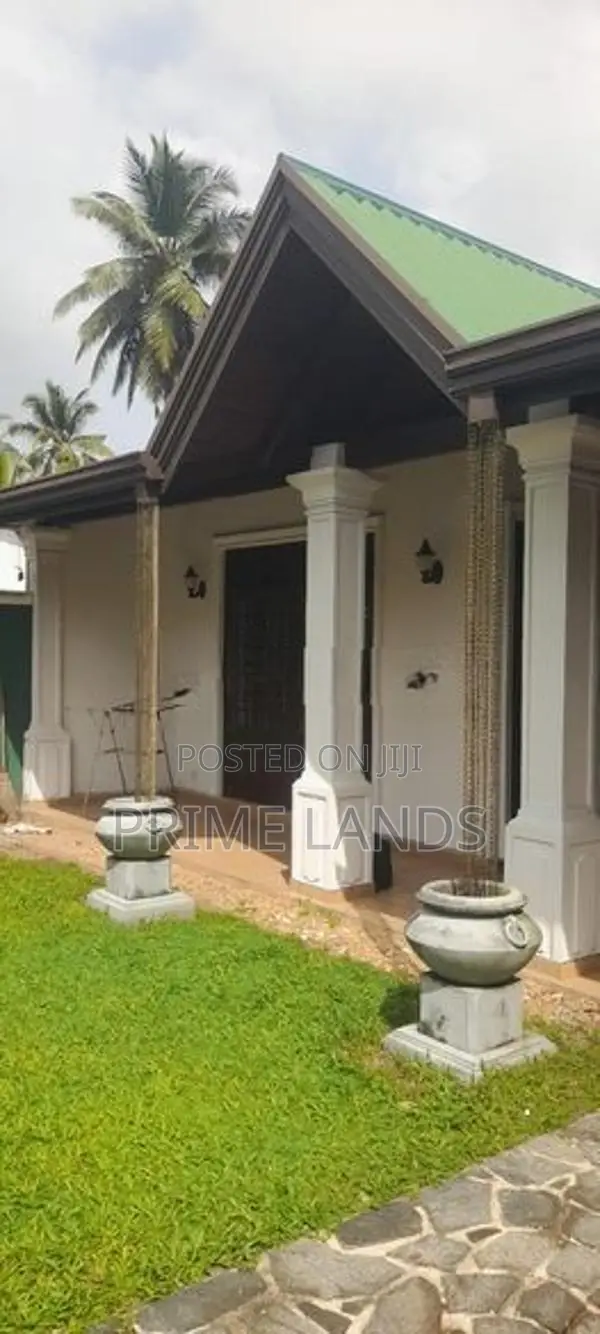 ගම්පහ දෙමහල් නිවසක් විකිනීමට