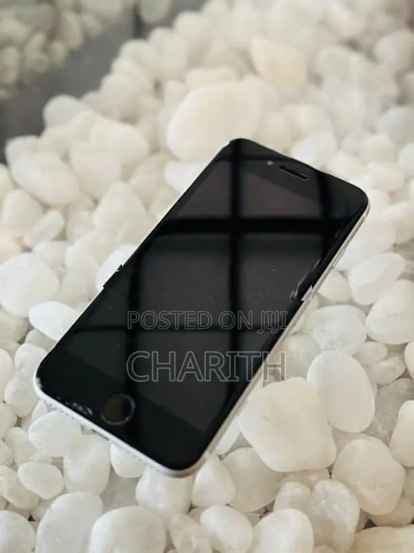 Apple iPhone SE 2 (Used)