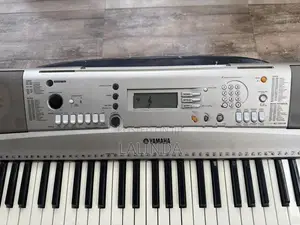 Yamaha PSR-E313 Keyboard