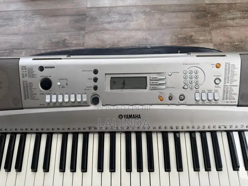 Yamaha PSR-E313 Keyboard