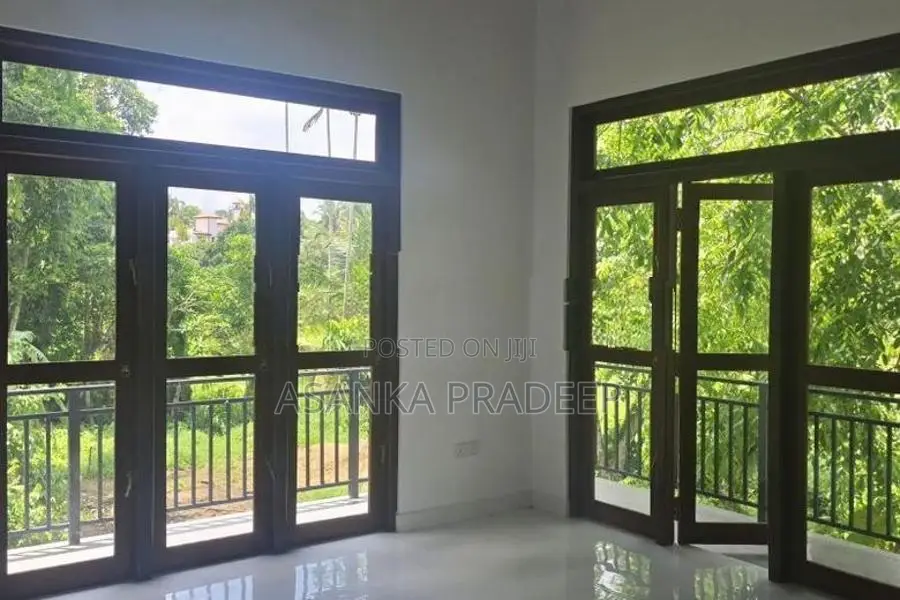 වෙල්‍යායකට මුහුන්ලා පිහිටි අලුතින්ම ඉදිකරන ලද දෙමහල් නිවස විකිනීමට(xii
