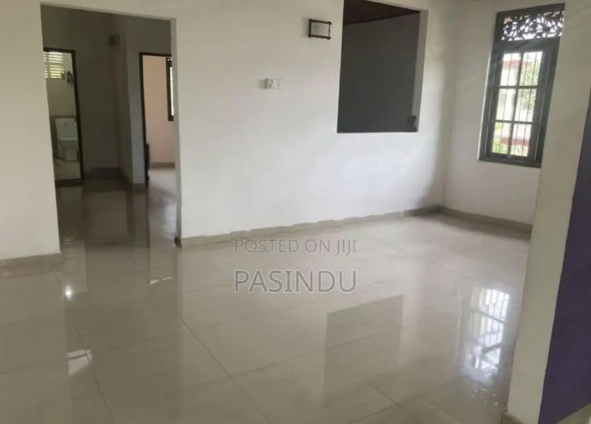 2 Bedroom Upstairs House for Rent in Makola