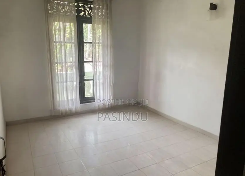 2 Bedroom Upstairs House for Rent in Makola