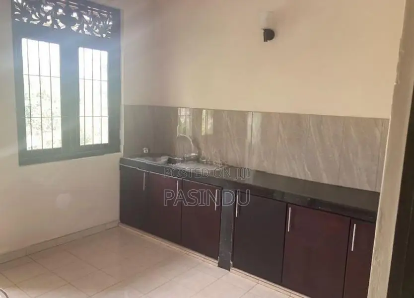 2 Bedroom Upstairs House for Rent in Makola