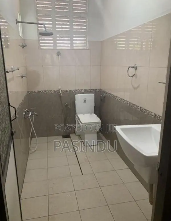 2 Bedroom Upstairs House for Rent in Makola