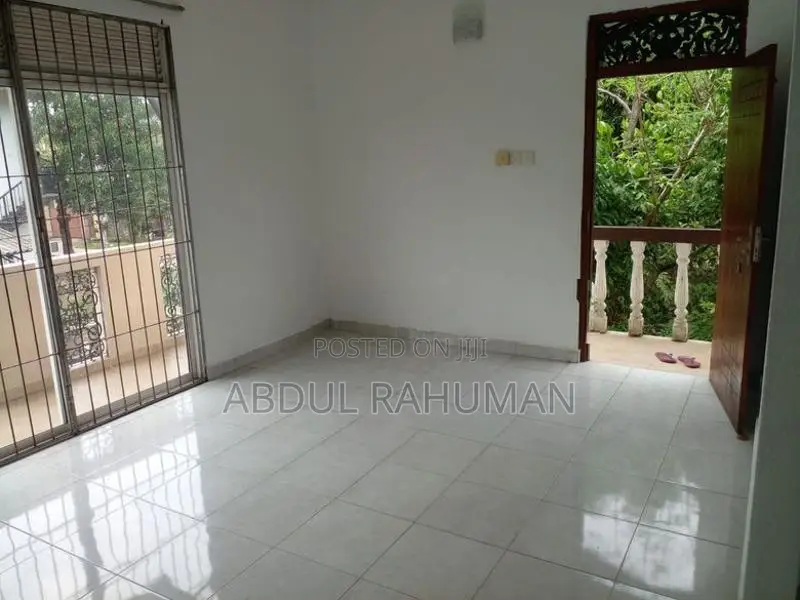 තට්ටු දෙකේ ගෙදර 3 Rooms Panipitiya