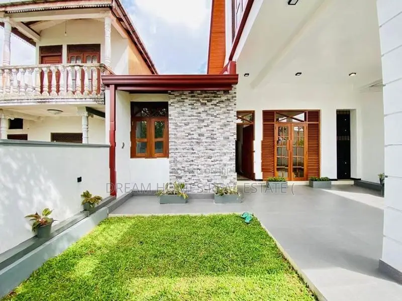 Modern 3 Bedroom Home for Sale in Athurugiriya