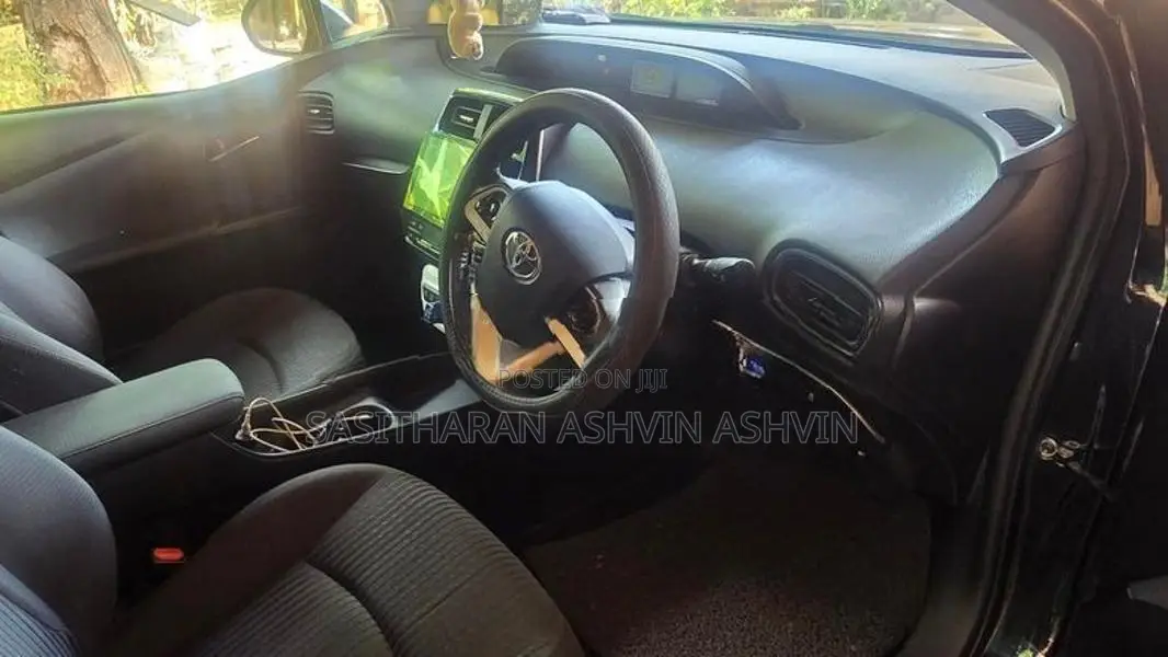 Toyota Prius V4 2016