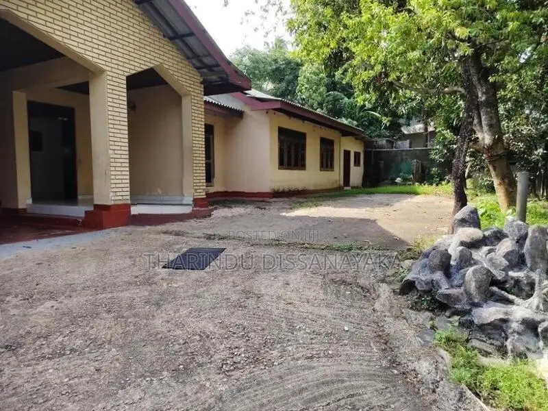 House in Gampaha Hanshagiri Road 01