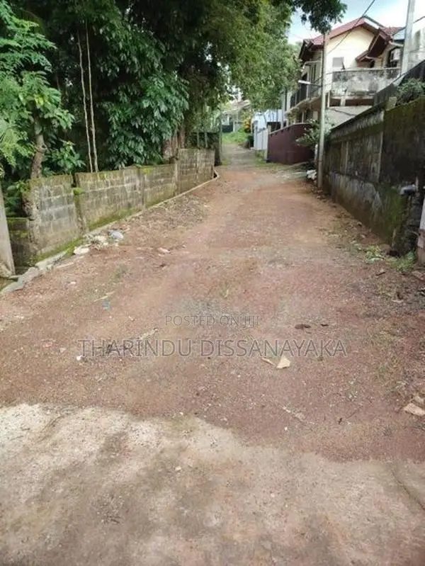 Land in Kadawatha City Plot 04