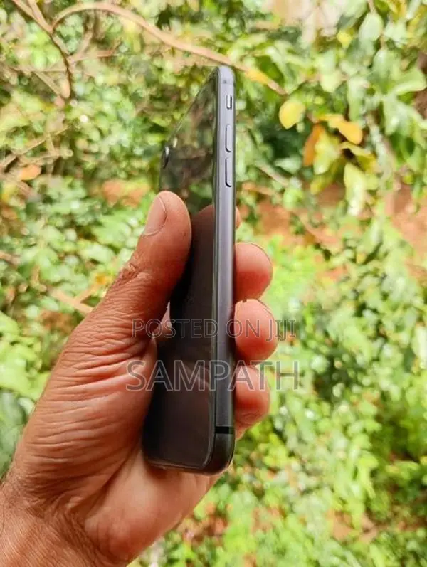 Apple iPhone 8 black (Used)