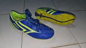 Hara Football shoe