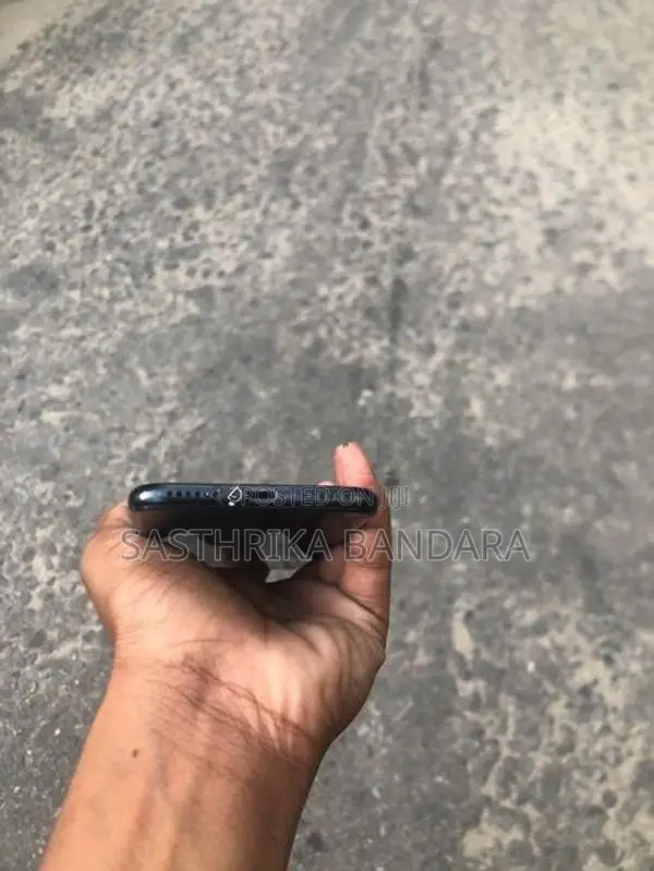 Apple iPhone 7 (Used)