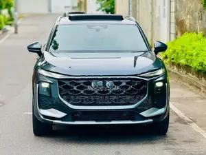 Audi Q3 SUV E-HYBRID B/New 2026