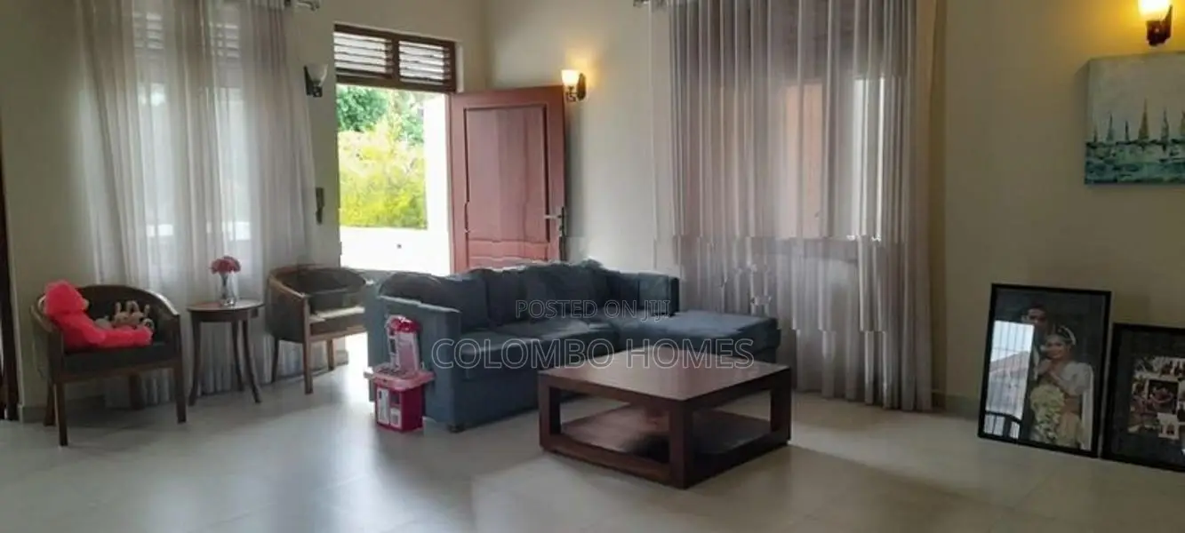 6 Beds Luxury House for Sale - Dehiwala