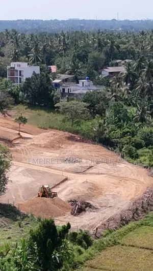 පොල්ගස්ඕවිට 120 බස් පාරට ඇවිදින දුරින් පදිංචියට බිම් කොටස්