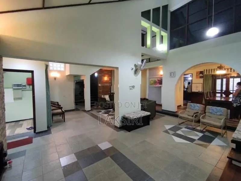 Solar Electricity House Rent Office and Recidence Nugegoda Jubilee Pos