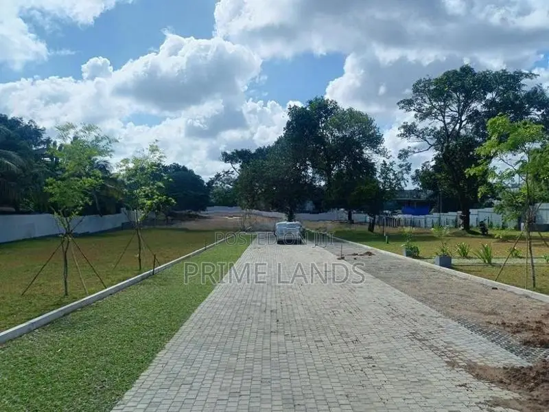 Luxuary Land Plots Sale in Gangarama Road