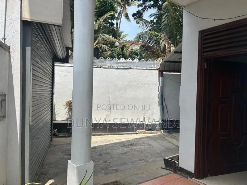 4 Bedroom Upstair House for Sale Moratuwa