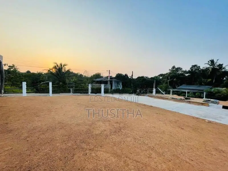 Yakkala Kalagedihena Valuable Land for Sale