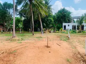 Land පූජා නගරයට අනුරාධපුරයට ලගම තැනක්