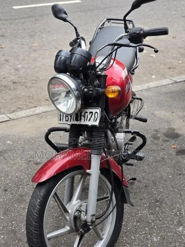 Bajaj Boxer 2012