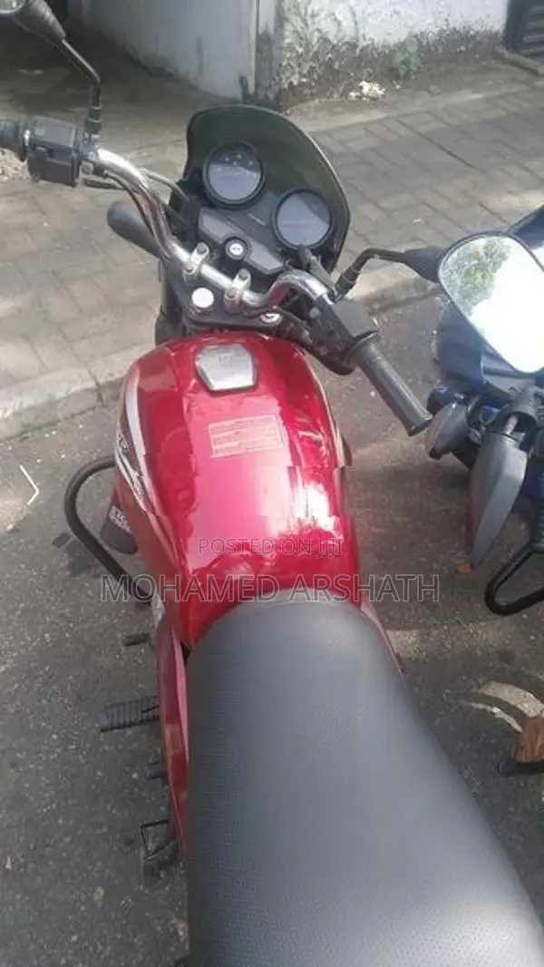Bajaj Boxer 2012
