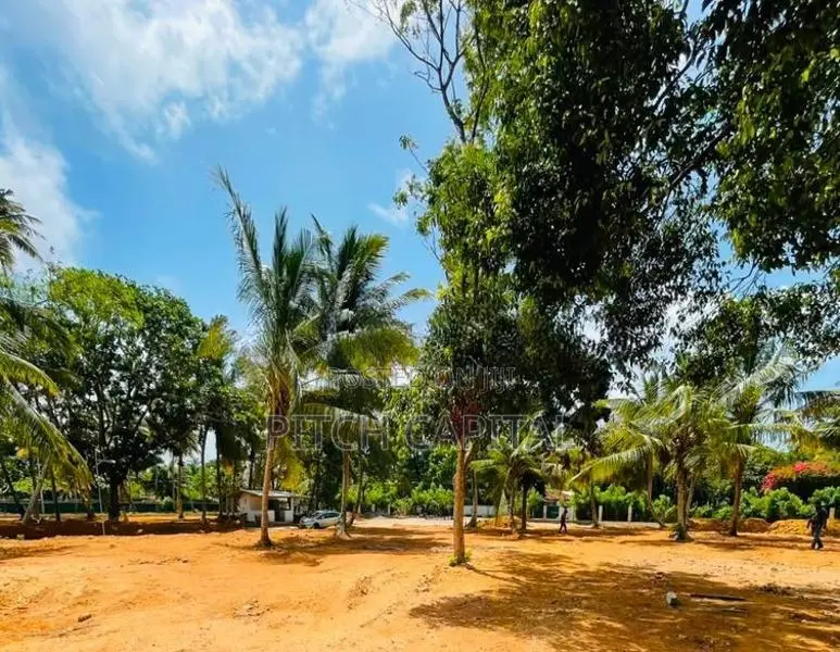 Luxury Coastal land in Midigama