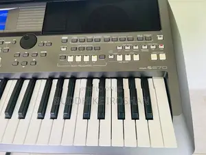 Yamaha PSR S 670 Keyboard