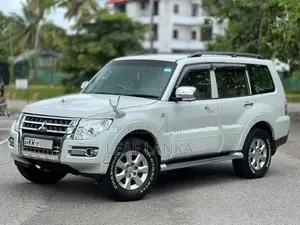Mitsubishi Montero 2013