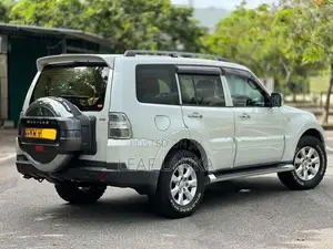 Mitsubishi Montero 2013