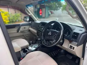 Mitsubishi Montero 2013