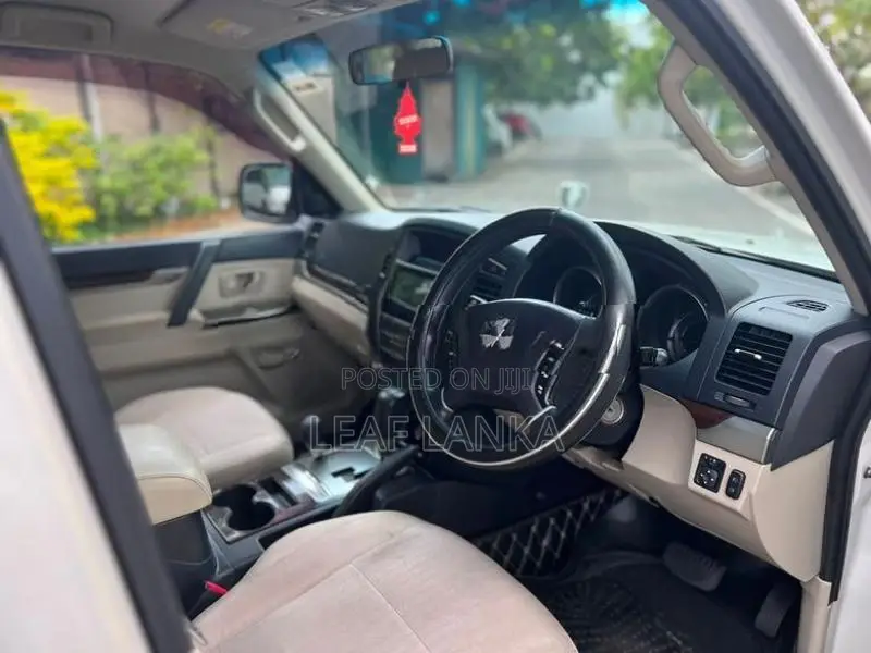 Mitsubishi Montero 2013