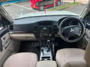 Mitsubishi Montero 2013