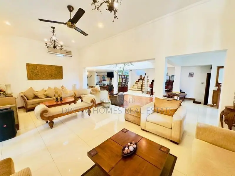 5 Bedroom Luxury Home For Sale – Kohuwala