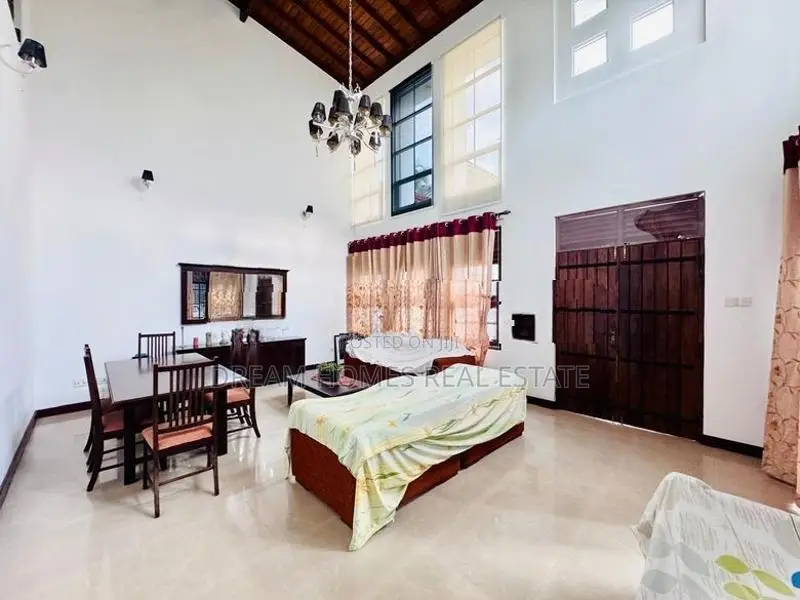 Spacious 2 Unit House with Rental Potential – Papiliyana
