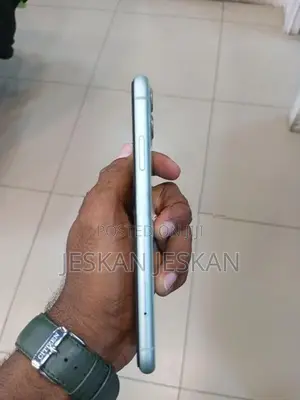 Apple iPhone 11 I phone (Used)