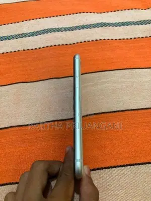 Apple iPhone SE 2 (Used)