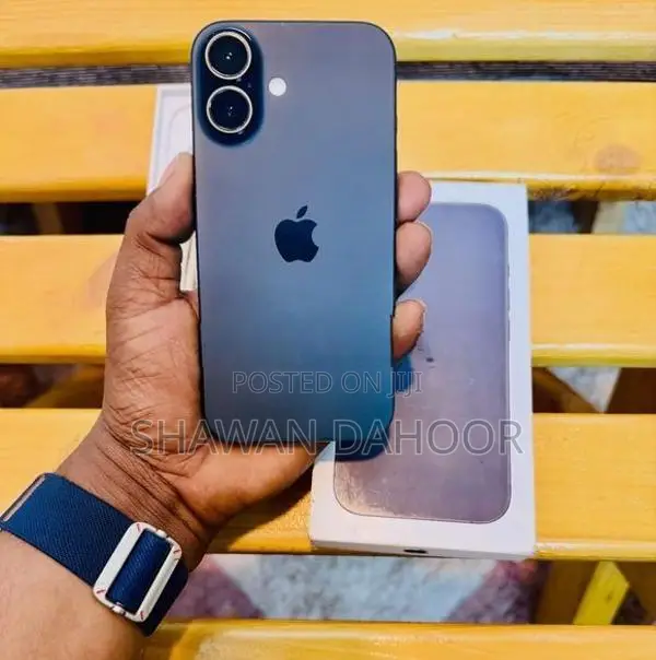 Apple iPhone 16 (Used)
