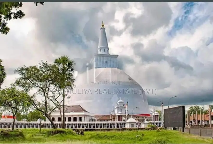 සින්නක්කර ඉඩමක් අනුරාධපුර නගරයෙන්ම