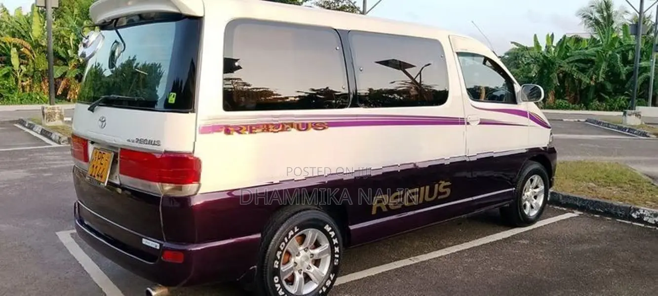 Toyota Regius 2002