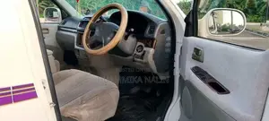 Toyota Regius 2002