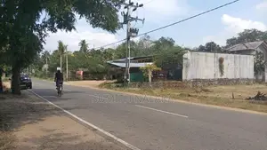 ඉඩමක් විකිණීමට බුත්තල