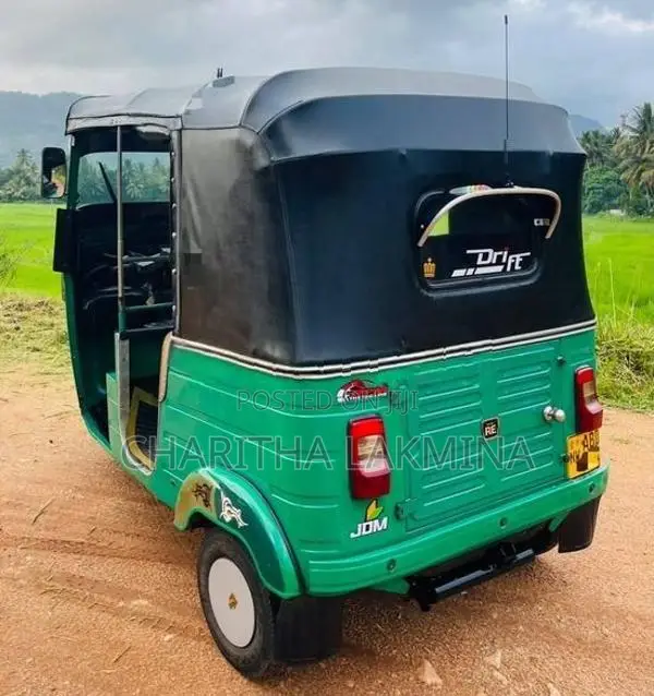 Bajaj RE 2015