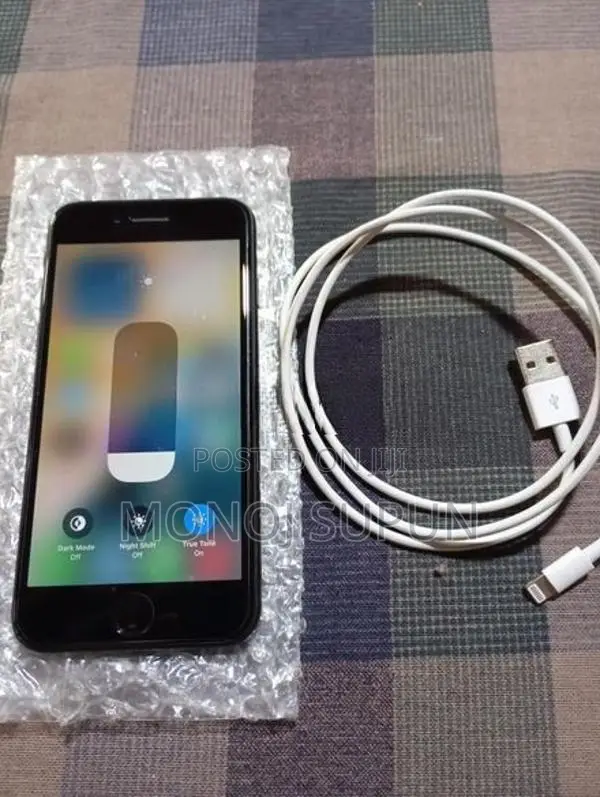 Apple iPhone SE 2 128GB (Used)