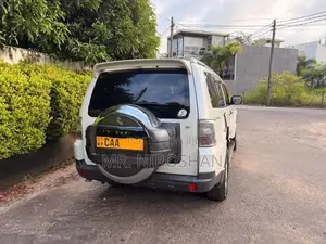 Mitsubishi Montero 2013