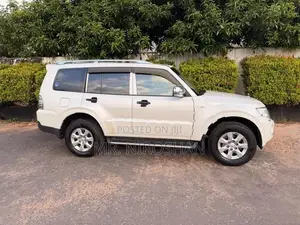 Mitsubishi Montero 2013