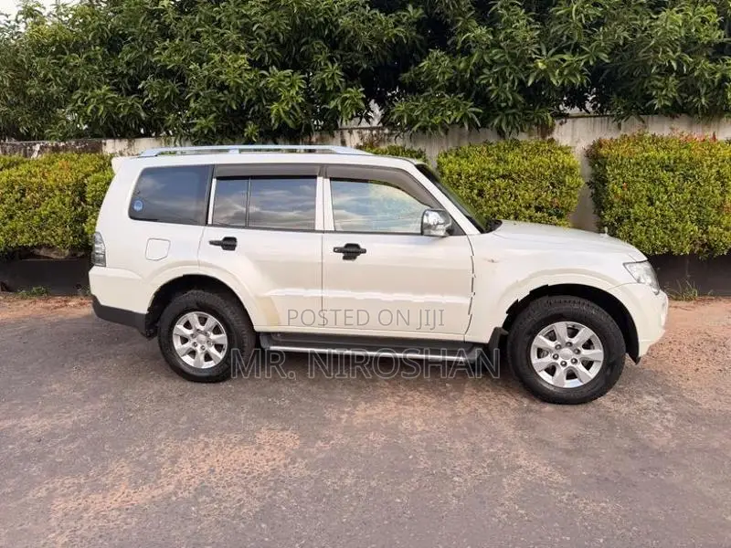 Mitsubishi Montero 2013