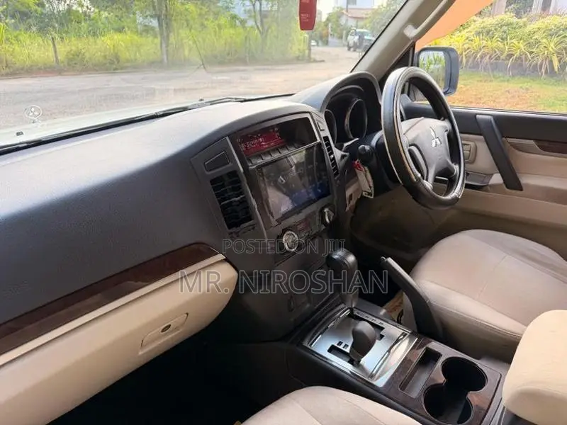 Mitsubishi Montero 2013